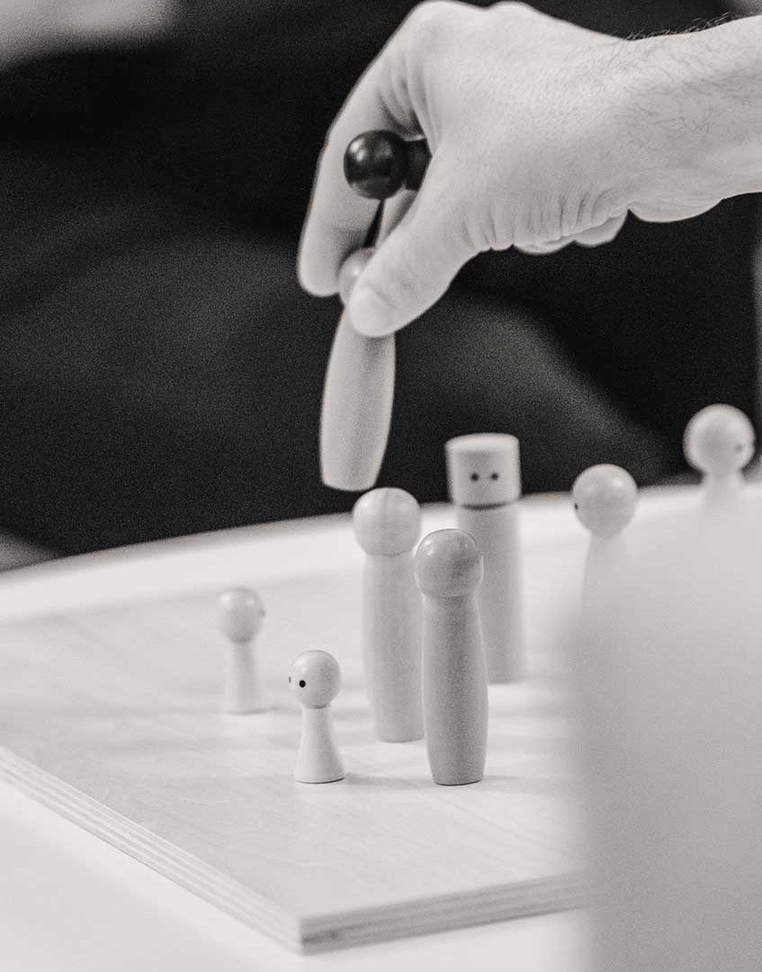 Mitte Mensch - Zentrum für Systemische Therapie - Psychotherapie 1020 Wien - Systembrett - Familienbrett - Erstgespräch